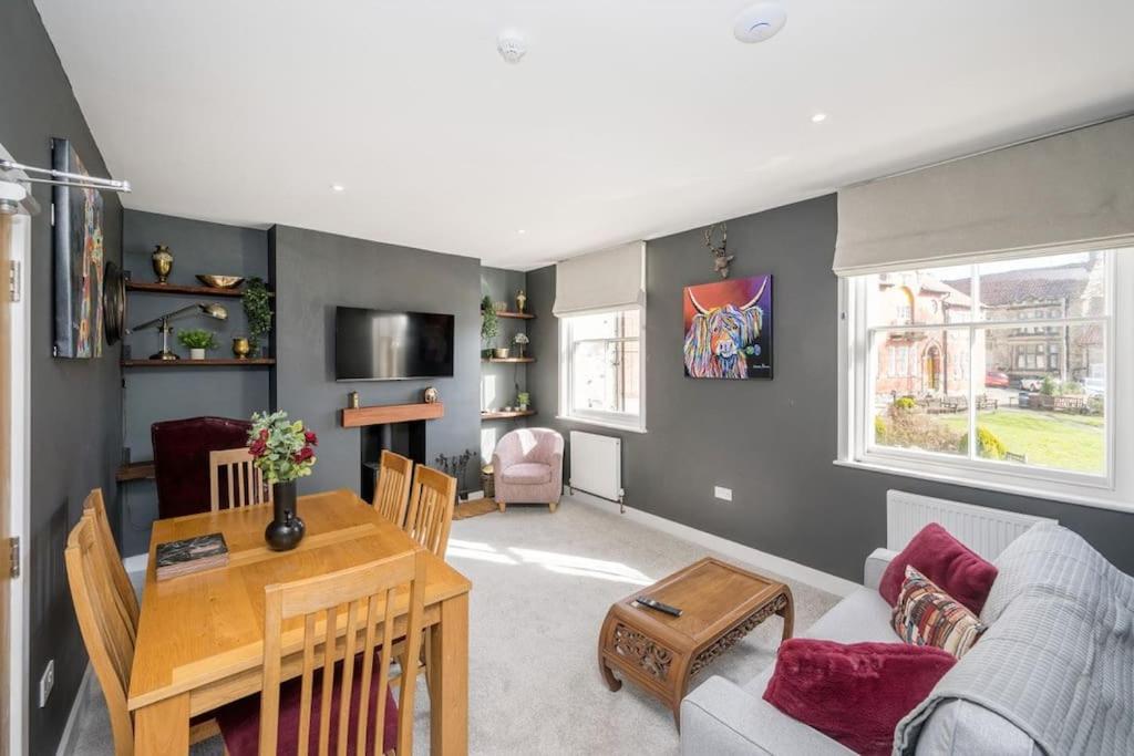 The Lettered Board Apartments Pickering Bagian luar foto