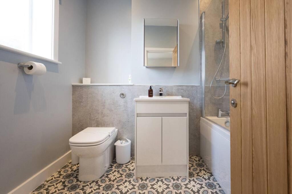 The Lettered Board Apartments Pickering Bagian luar foto