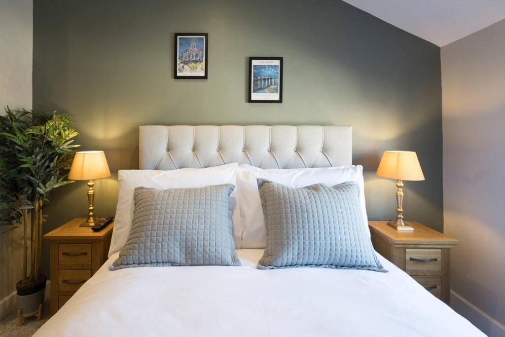 The Lettered Board Apartments Pickering Bagian luar foto