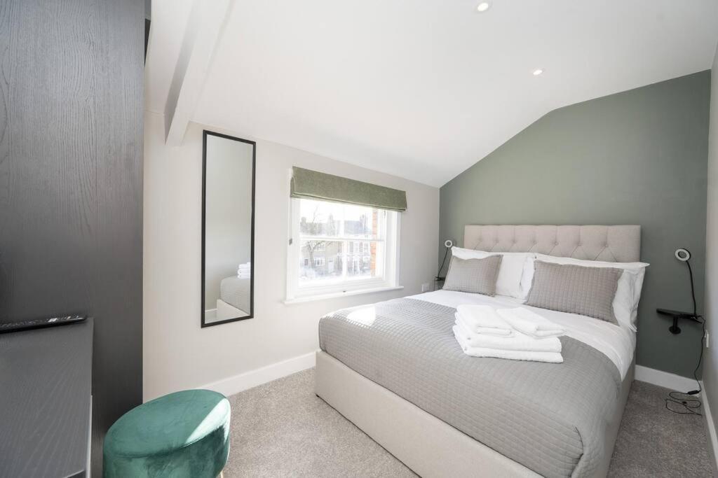 The Lettered Board Apartments Pickering Bagian luar foto