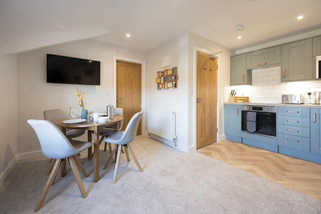 The Lettered Board Apartments Pickering Bagian luar foto
