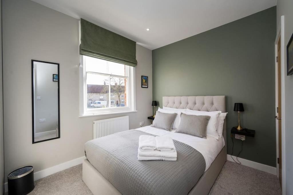 The Lettered Board Apartments Pickering Bagian luar foto