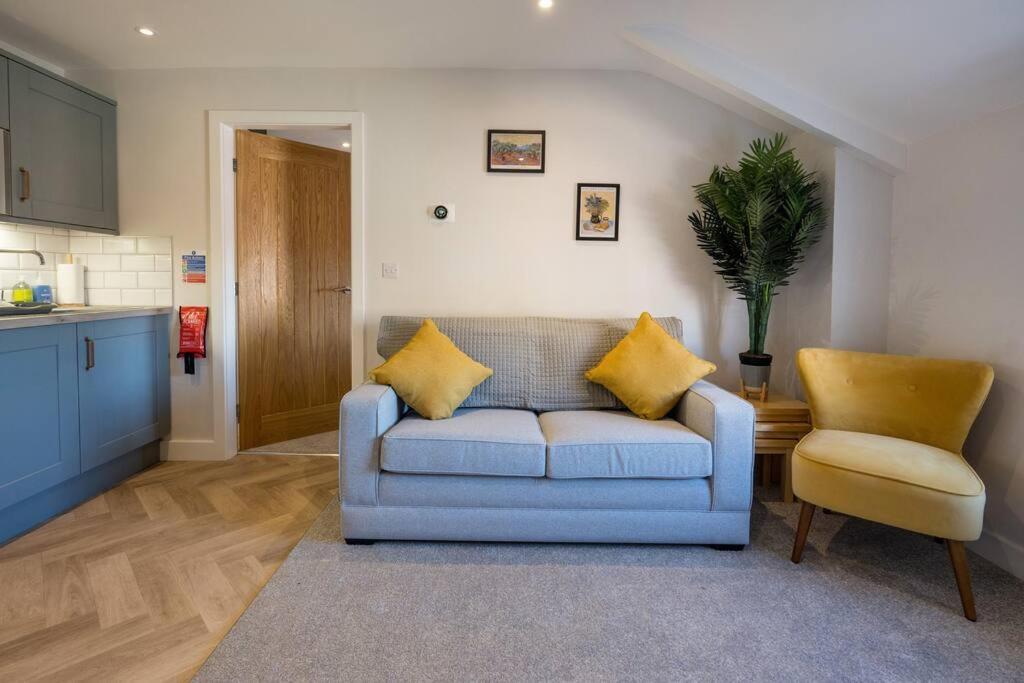 The Lettered Board Apartments Pickering Bagian luar foto
